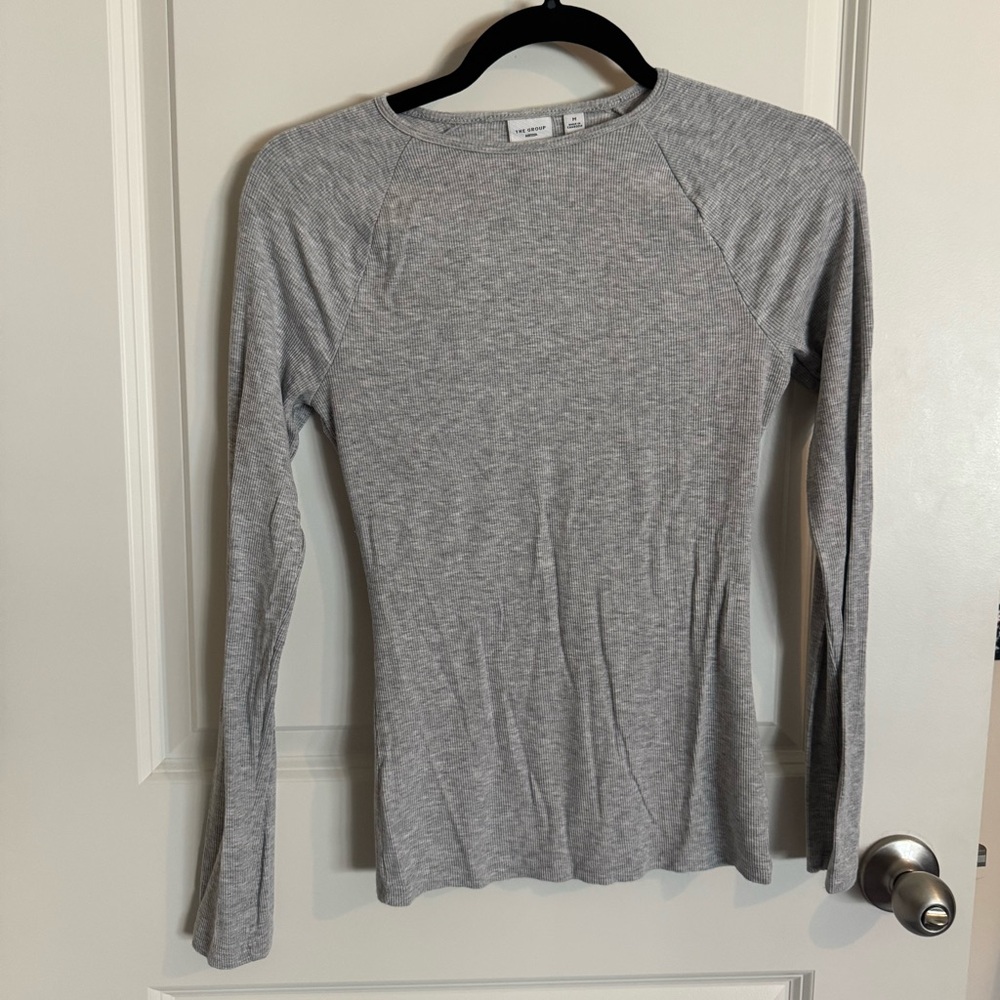 Aritzia Gray Long Sleeve Tee - Picture 4 of 5